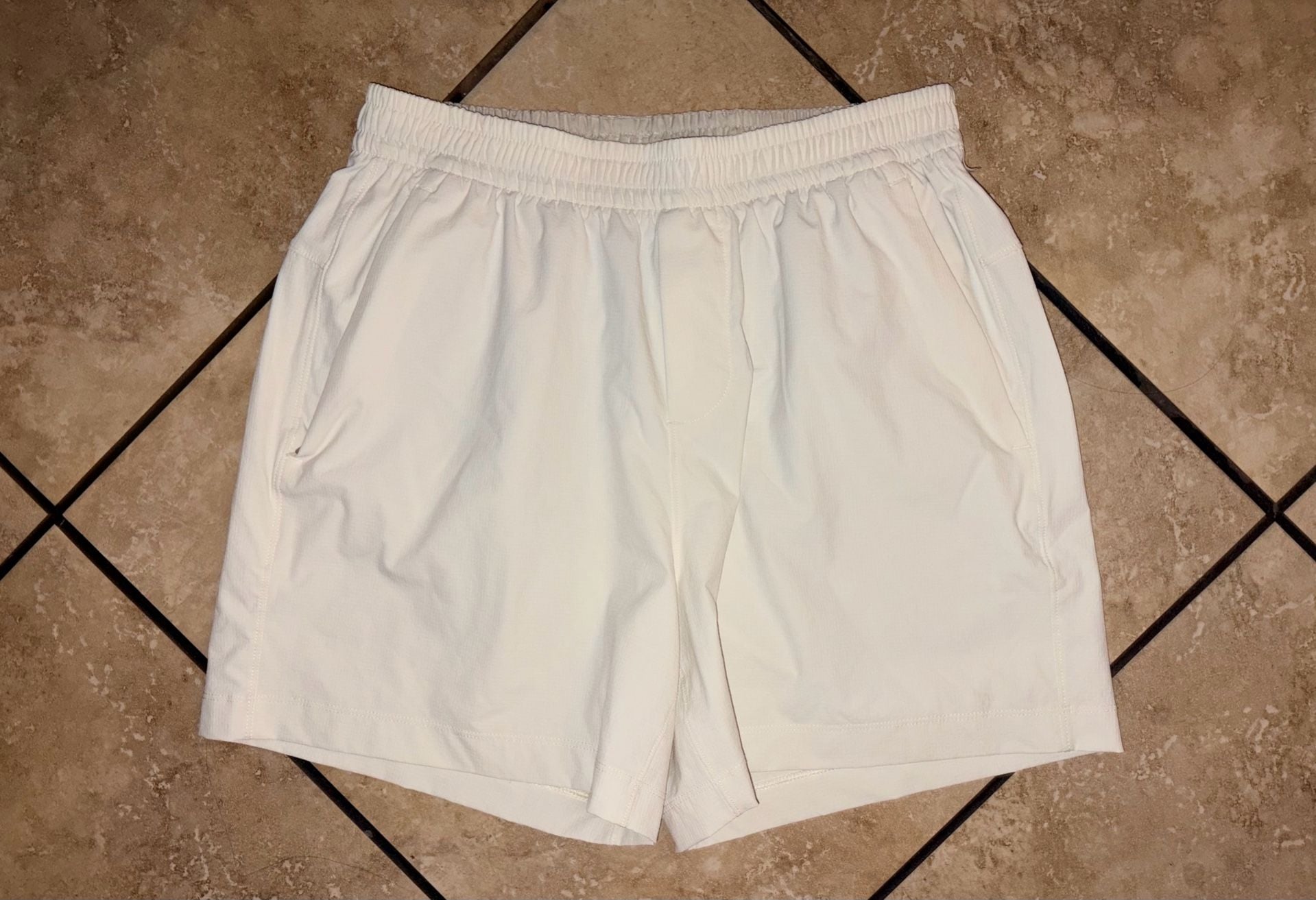Lululemon Stretch Ripstop Short 5 White 6