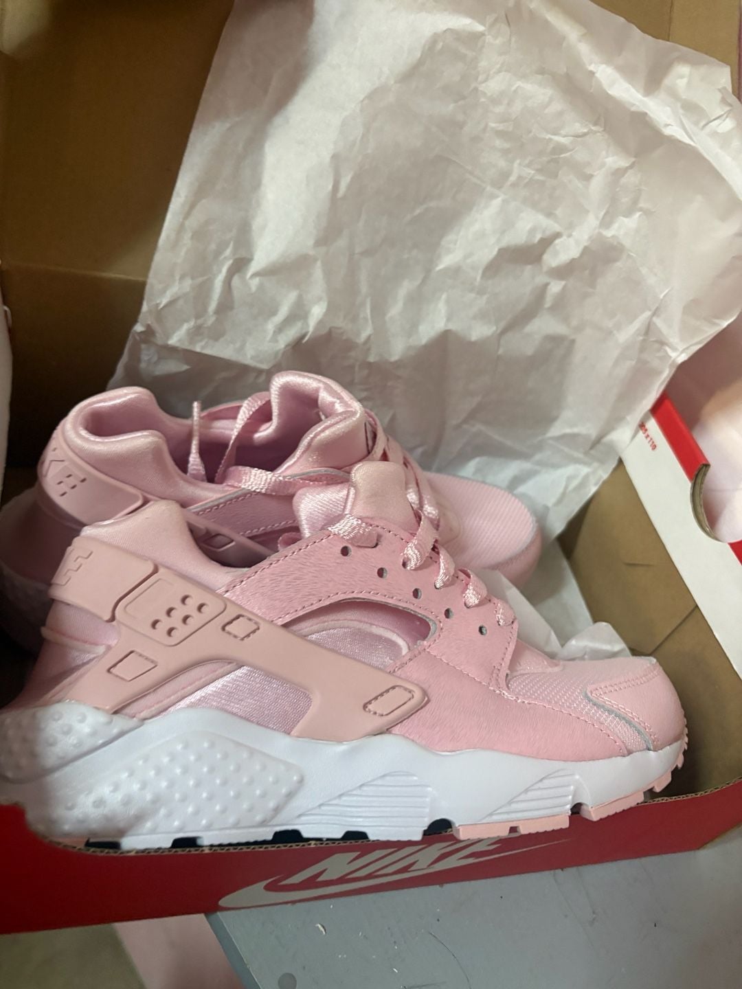 Nike Huarache Run SE Size 5Y Prism Pink White Sneakers 3