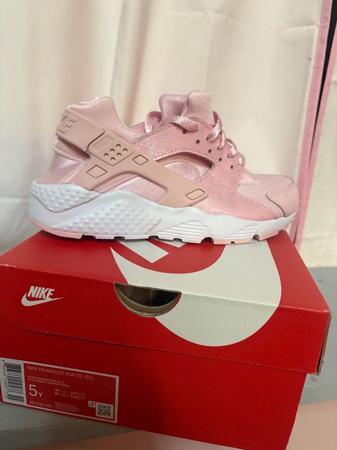 Nike Huarache Run SE Size 5Y Prism Pink White Sneakers 4