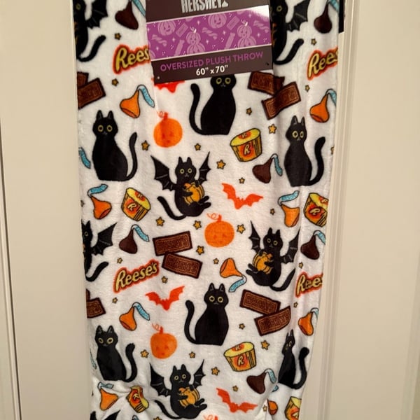 Hershey Halloween Oversized Plush Throw 60" x 70"