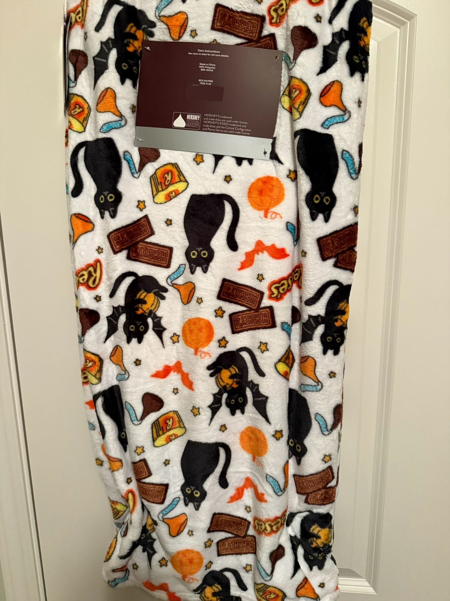 Hershey Halloween Oversized Plush Throw 60" x 70" 2