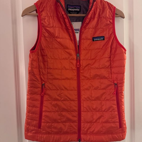 Patagonia Nano Puff Vest Women’s Size S Mango Red Quilted New With Tags