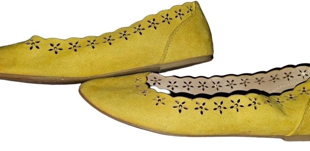 Xappeal Andie Flat Size 9 Yellow Suedette Floral Cutout Shoes 5