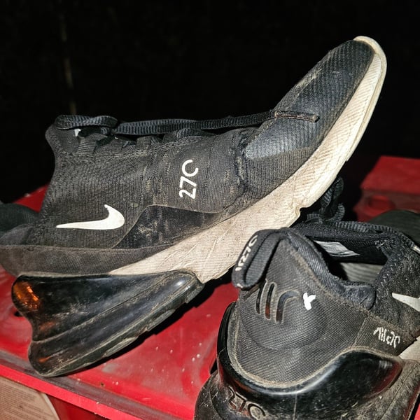 Nike Air Max 270 Size 10 Black White Sneakers