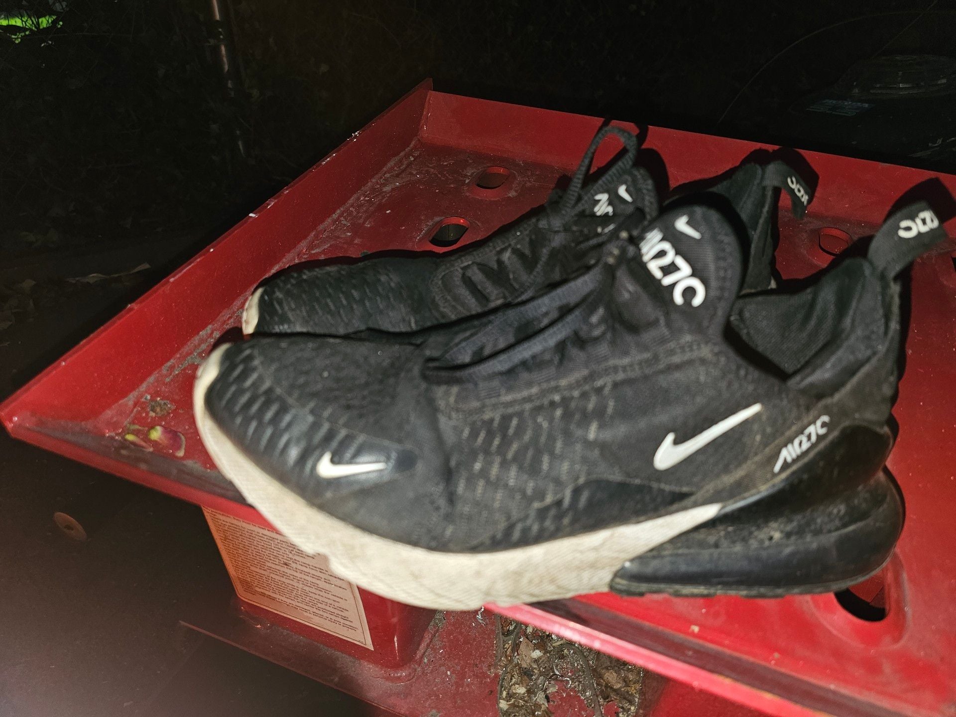 Nike Air Max 270 Size 10 Black White Sneakers 3