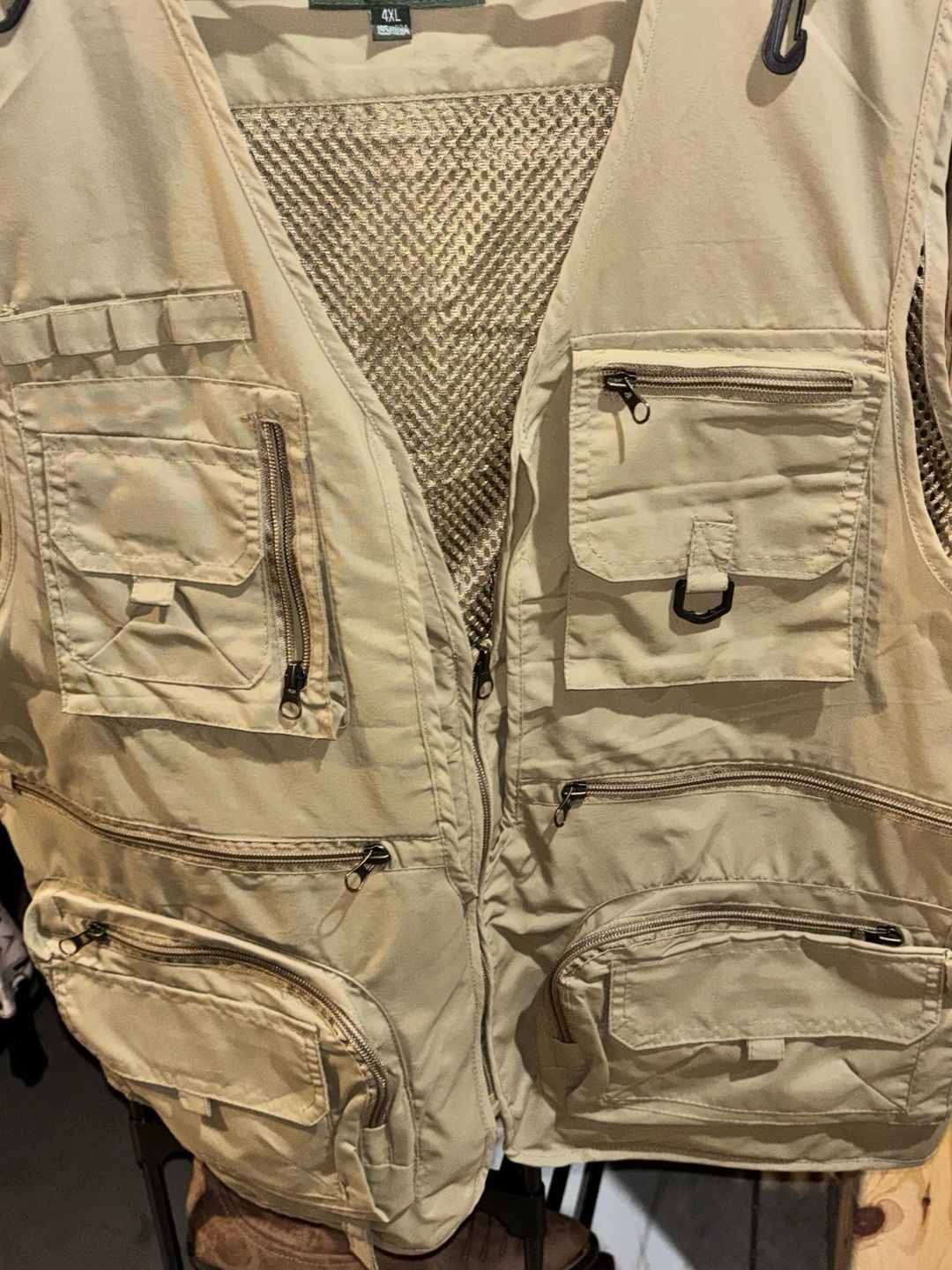 Outdoor Multi-Pocket Fishing Vest Size 4XL Khaki Lightweight 3
