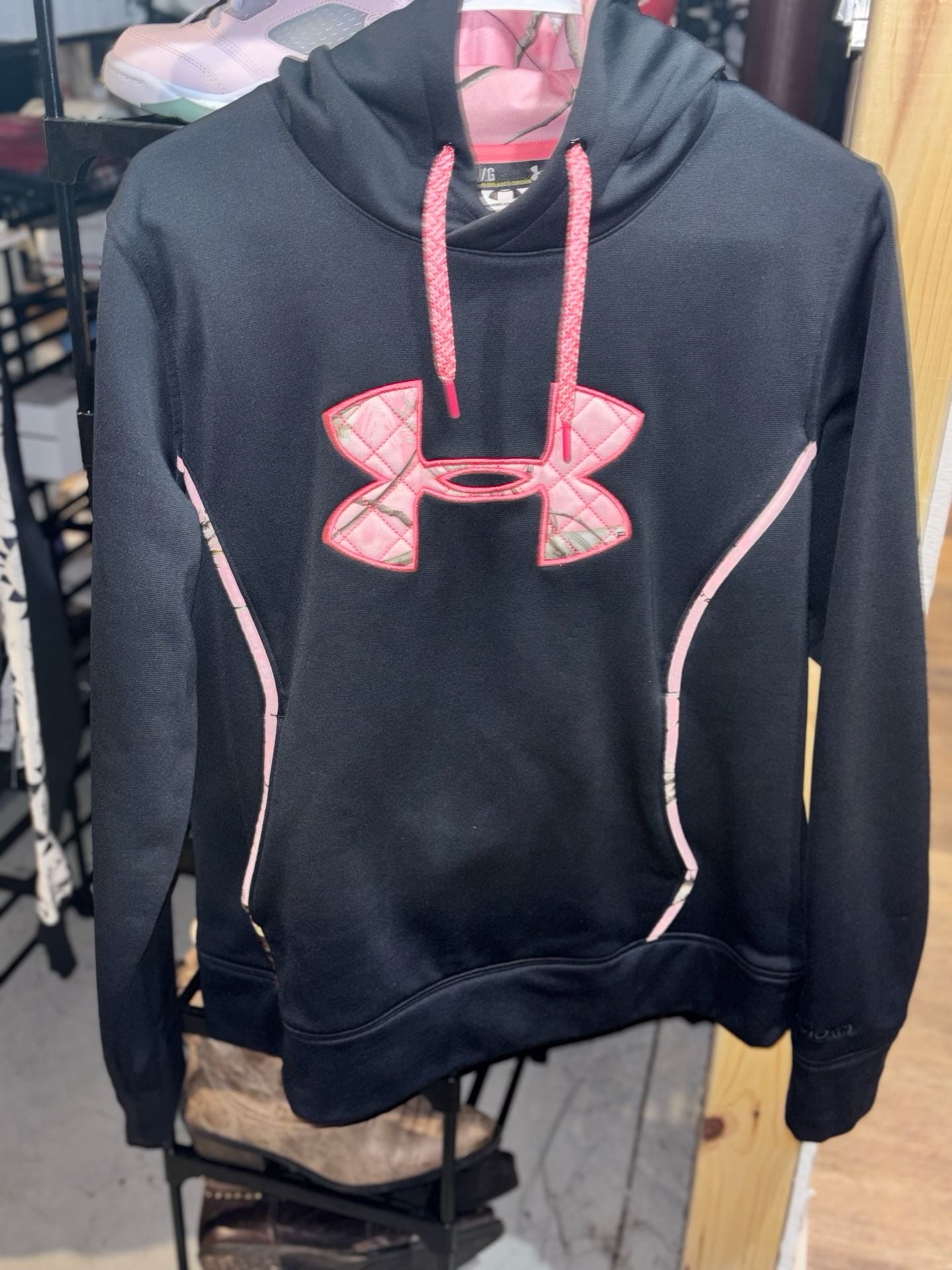 Under Armour Storm Caliber Hoodie Size Large Black Pink Camo Realtree Logo 2