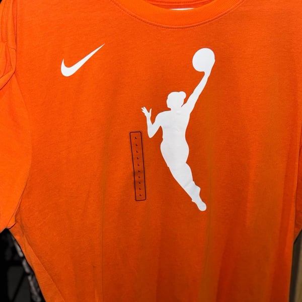 Nike WNBA Logowoman Dri-FIT T-Shirt Men’s L Orange DR9316-820