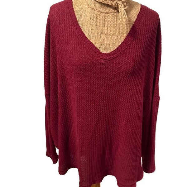 Out Under Waffle Knit V-Neck Top Size M Burgundy