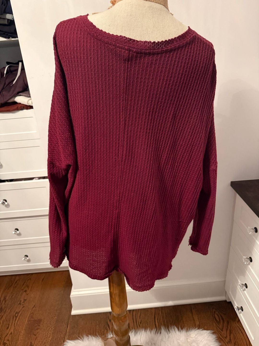 Out Under Waffle Knit V-Neck Top Size M Burgundy 7