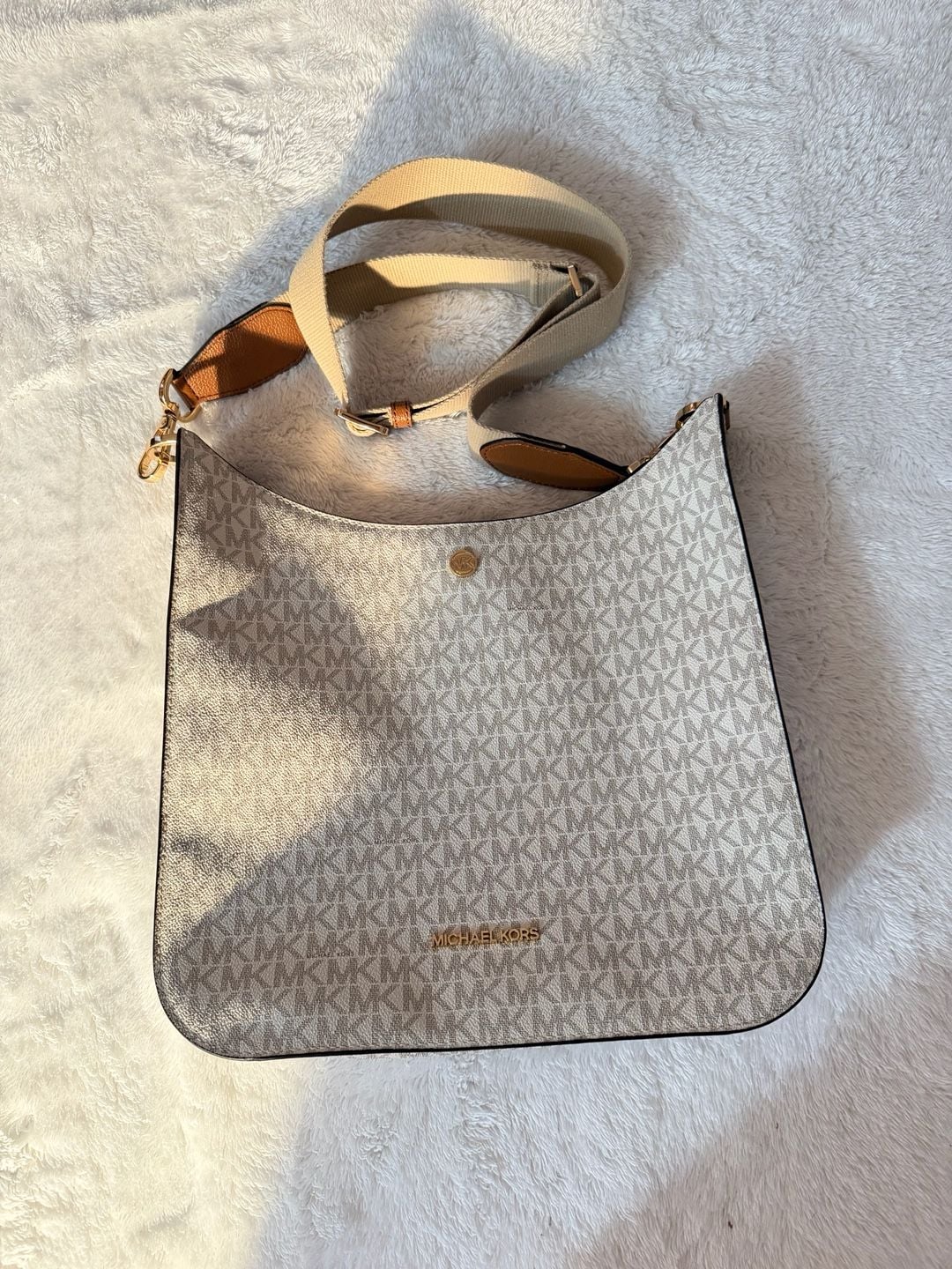 Michael Kors Briley LG Messenger Bag Vanilla Signature Logo 2