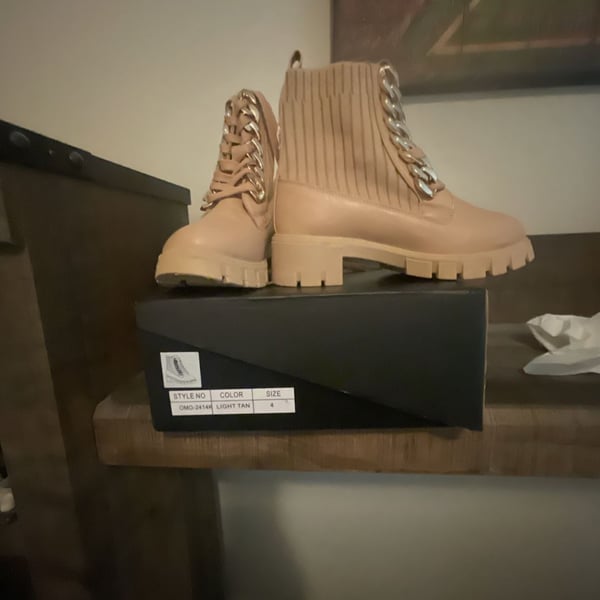Nova Kids Combat Boots Size 4 Light Tan Chain Lace Up Ankle Booties