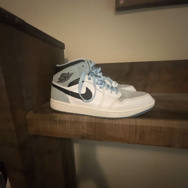 Nike Air Jordan 1 Mid SE White Ice Blue