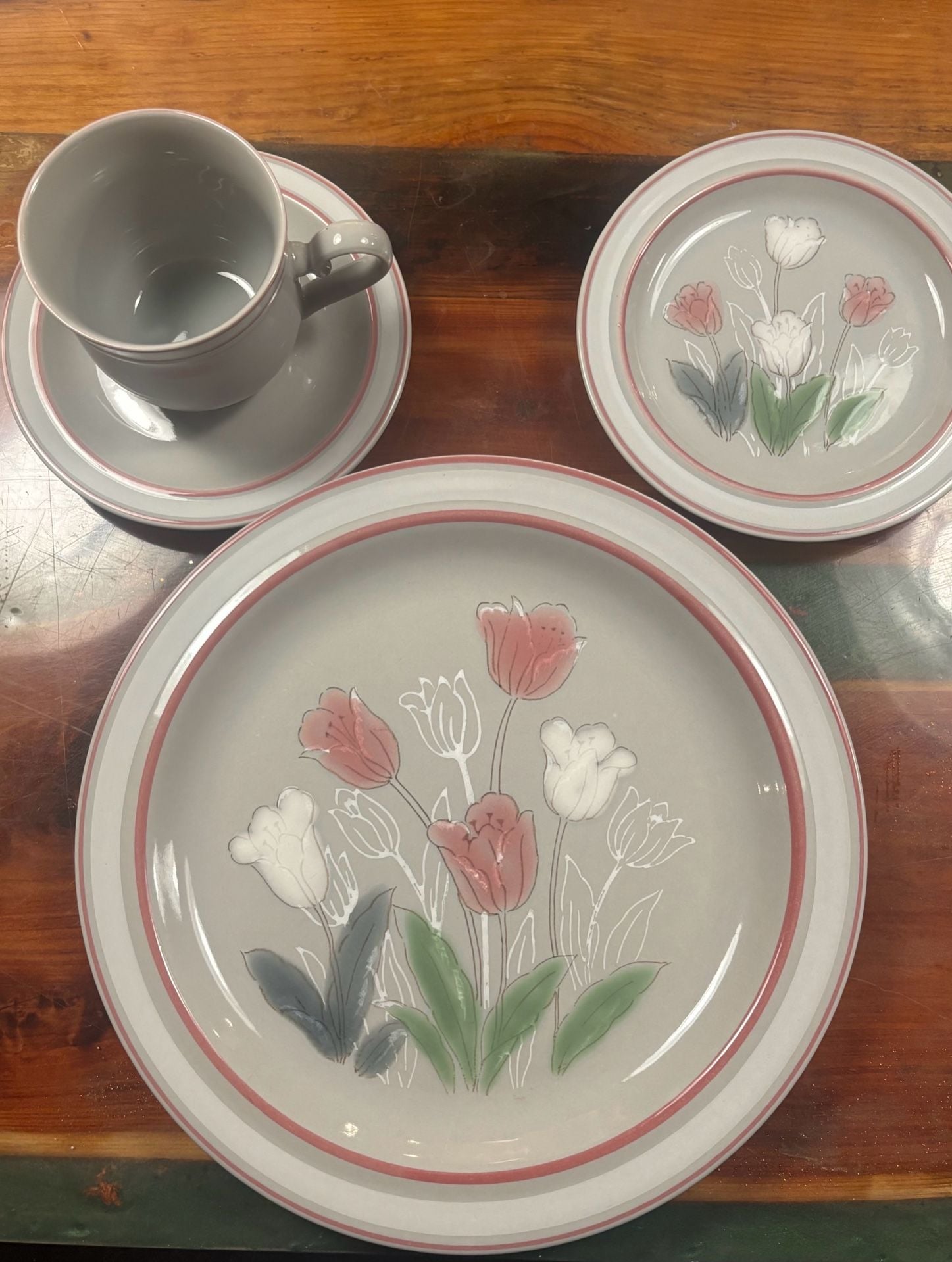 Vtg 4 piece setting for 6 Stoneware Pink Tulip Hand Painted Dinnerware Set Japan 1