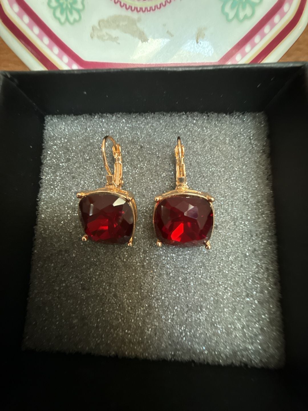 Unbranded Red Crystal Cushion Cut Leverback Earrings Gold Tone 2