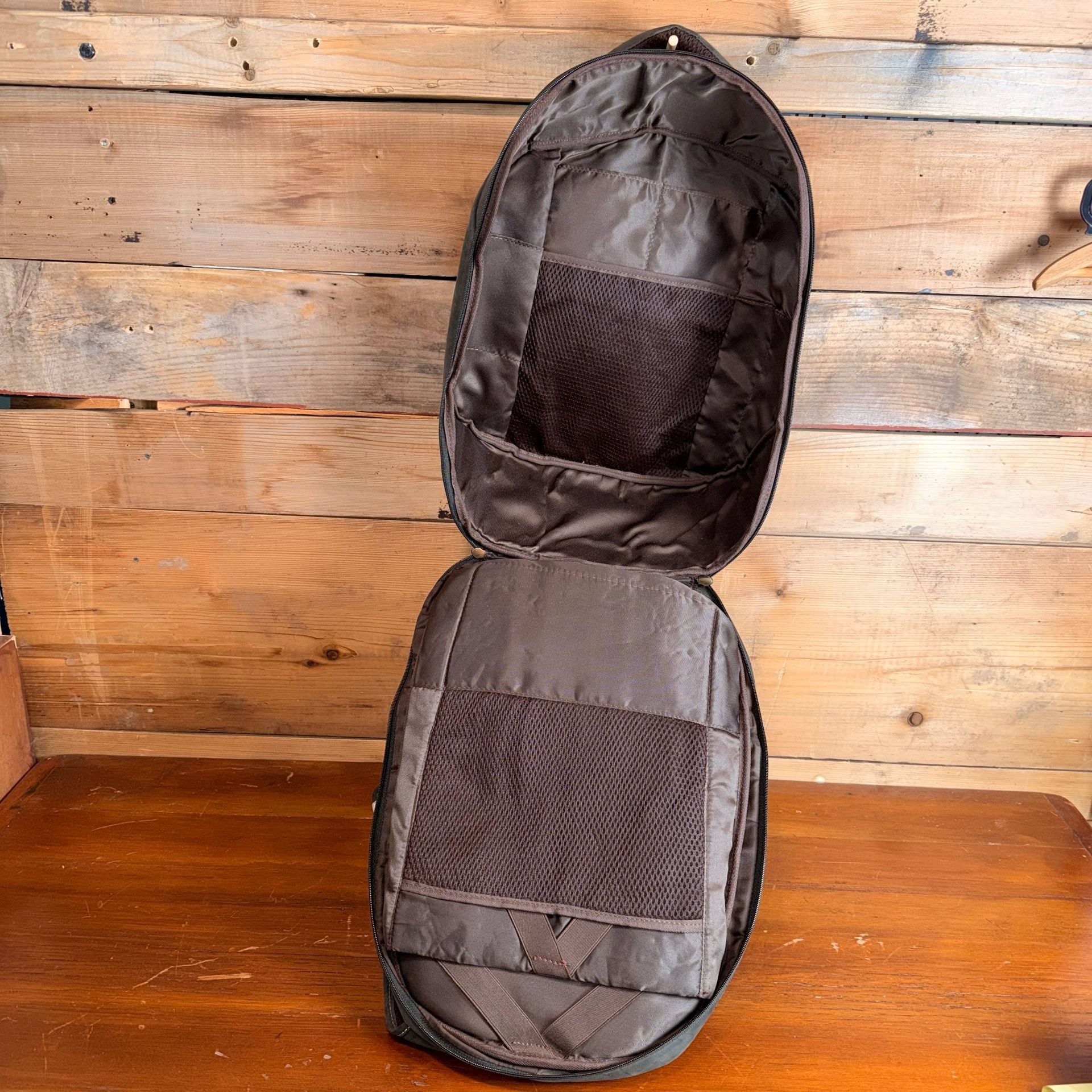 Vintage Eagle Embossed Leather Backpack Dark Brown 15 Inches 5