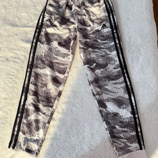 Adidas Youth Camouflage Jogger Pants Size 10/12 White Black