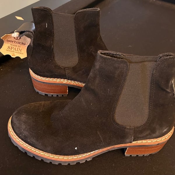 Bertuchi Black Suede Chelsea Boots