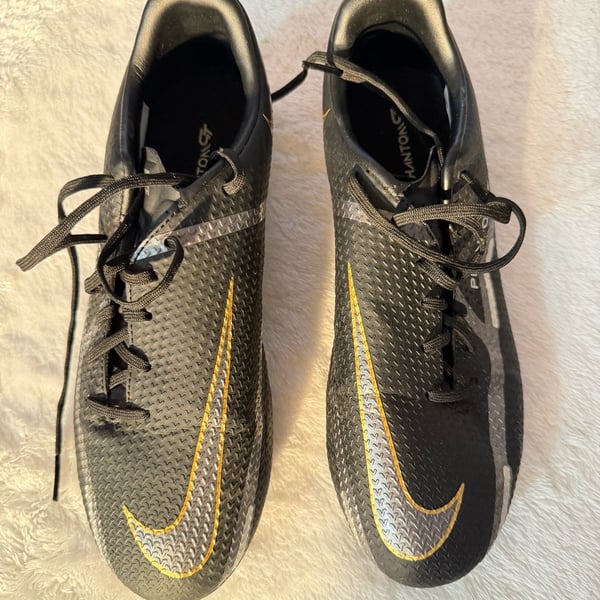 Nike Phantom GT2 Soccer Cleats Black Metallic Gold