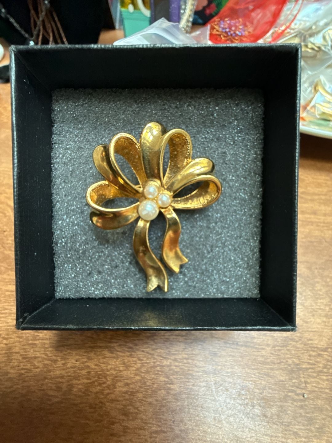 Avon Gold Tone Bow Brooch Pin with Faux Pearls Vintage Ribbon Jewelry 3