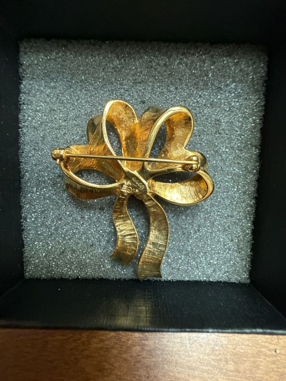 Avon Gold Tone Bow Brooch Pin with Faux Pearls Vintage Ribbon Jewelry 4