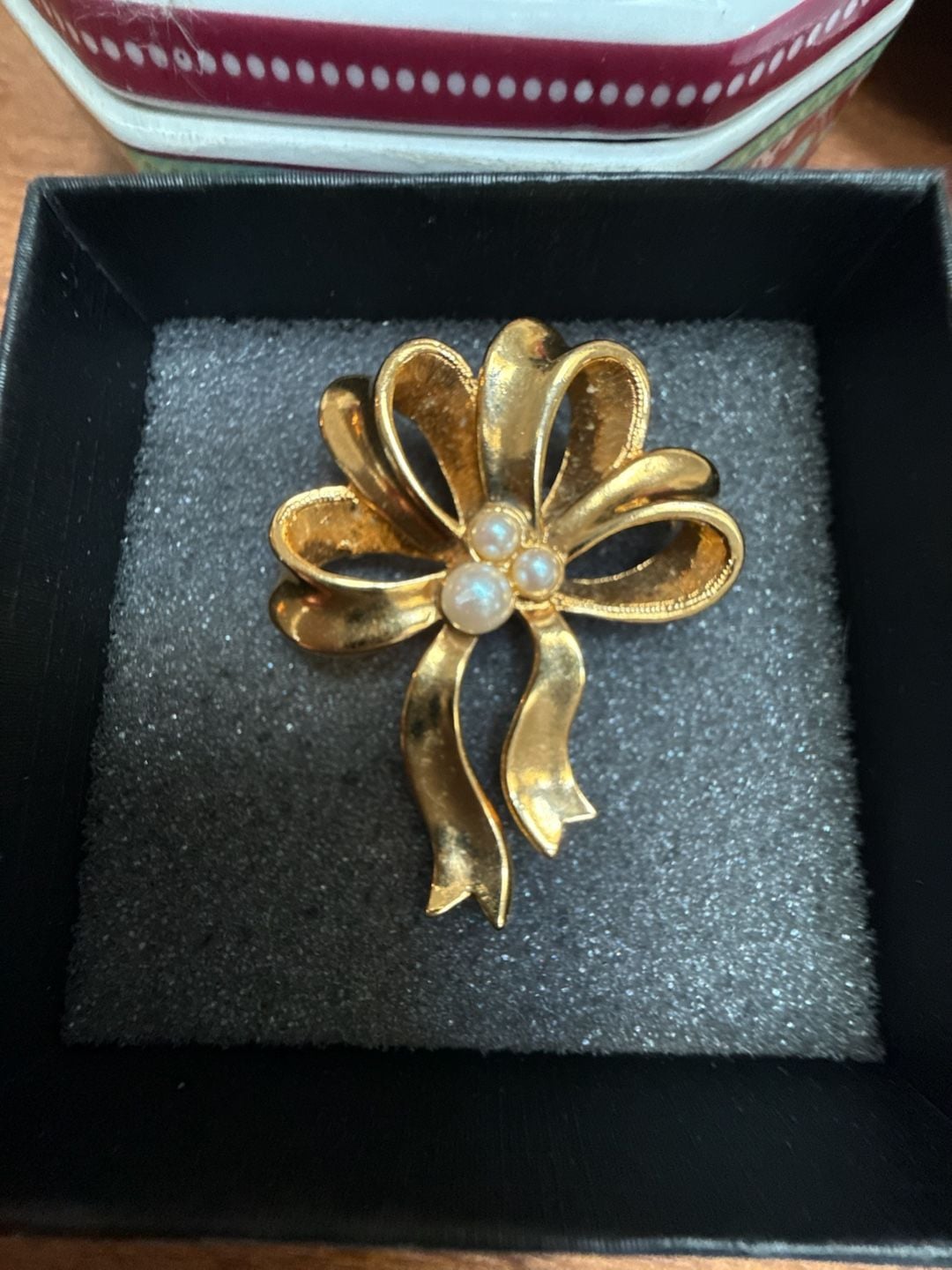 Avon Gold Tone Bow Brooch Pin with Faux Pearls Vintage Ribbon Jewelry 2