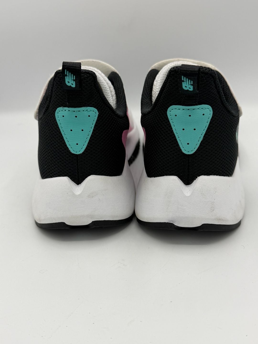 New Balance YTRAVFP2 Big Kids 5.5 White Pink Teal Strap Athletic Sneakers 7
