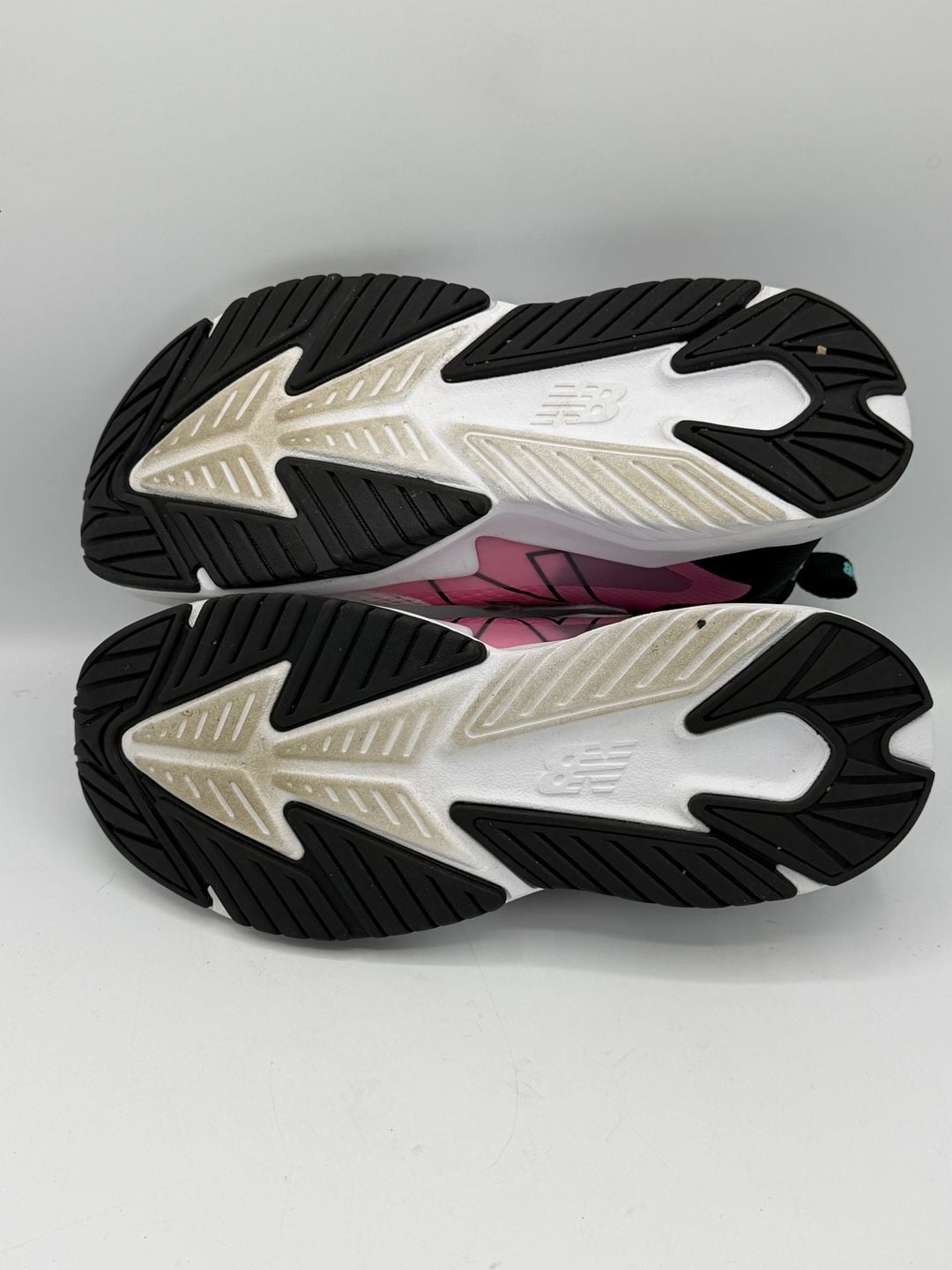 New Balance YTRAVFP2 Big Kids 5.5 White Pink Teal Strap Athletic Sneakers 8