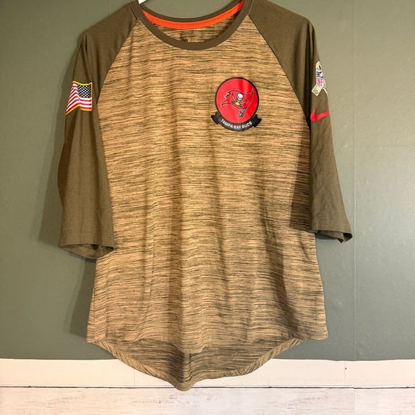 Tampa Bay Buccaneers Youth L Salute To Service Camo Shirt
