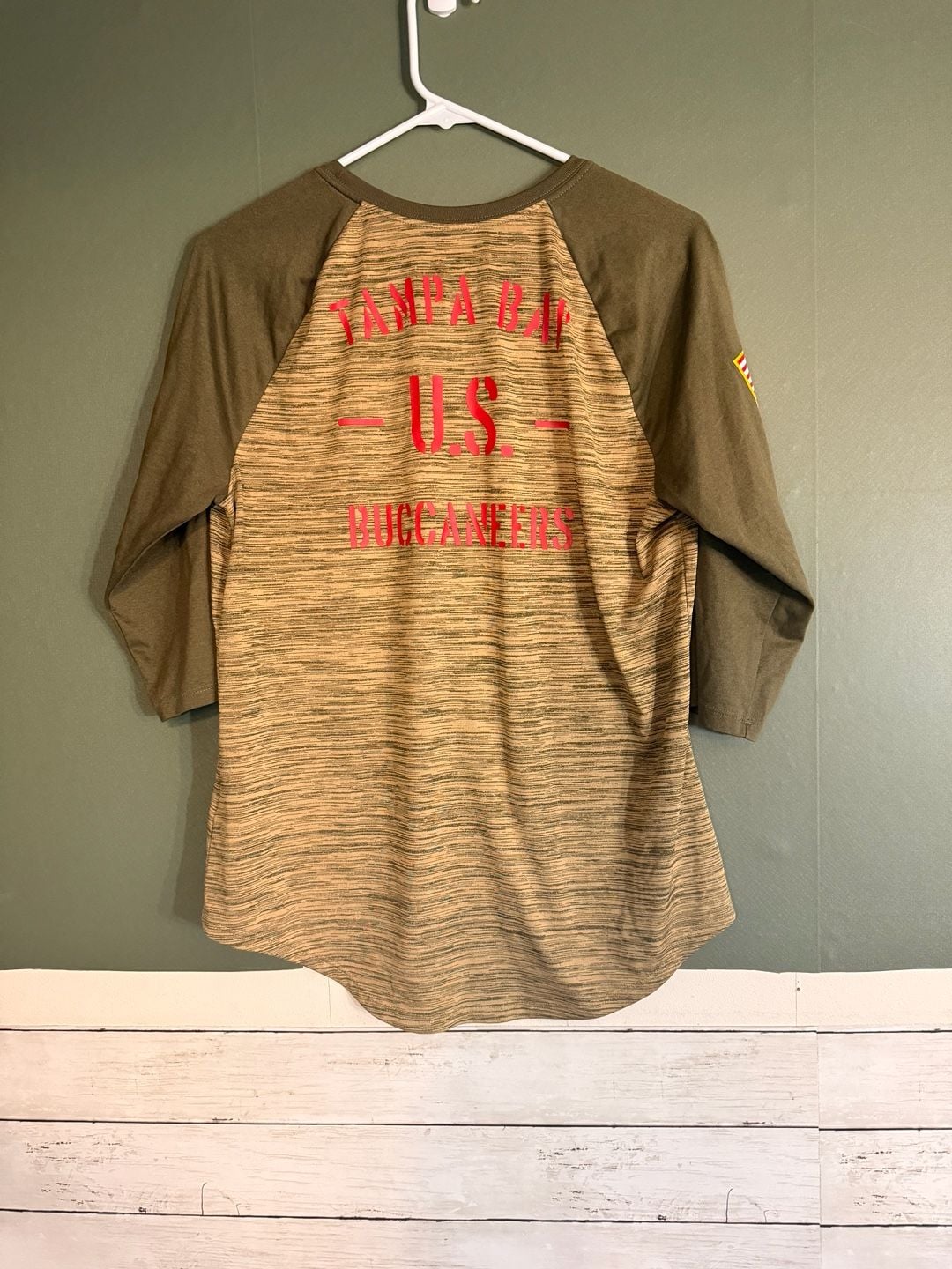 Tampa Bay Buccaneers Youth L Salute To Service Camo Shirt 3