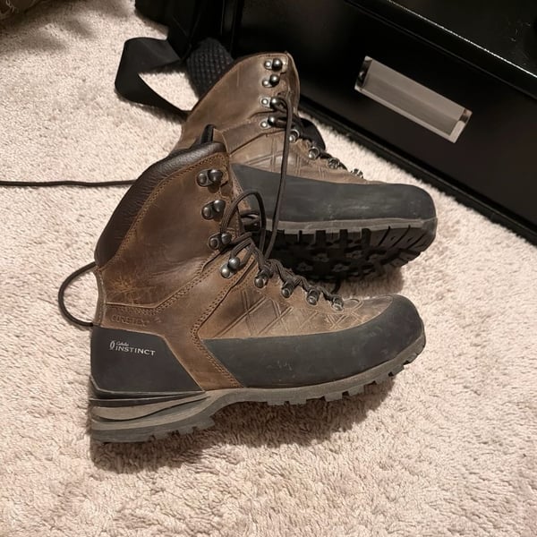 Cabelas Instinct Mountain Hiker Boots Brown Leather Waterproof