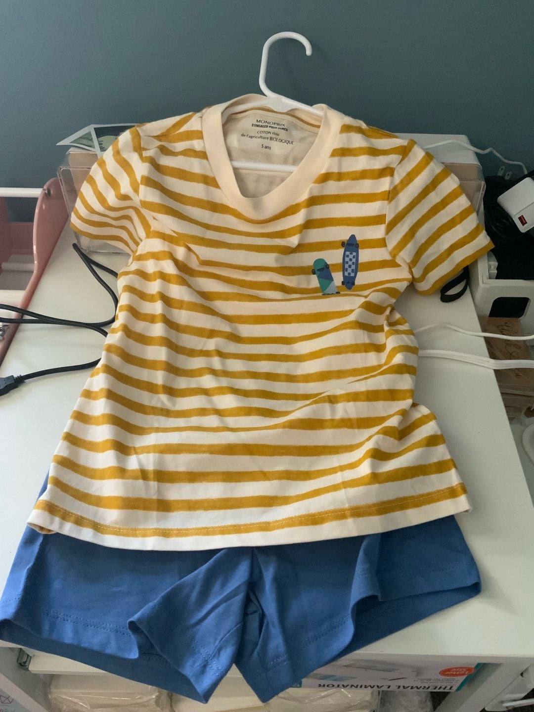 Monoprix Striped and White Skateboard NWOT Boys Size 5 Ans Sets 1