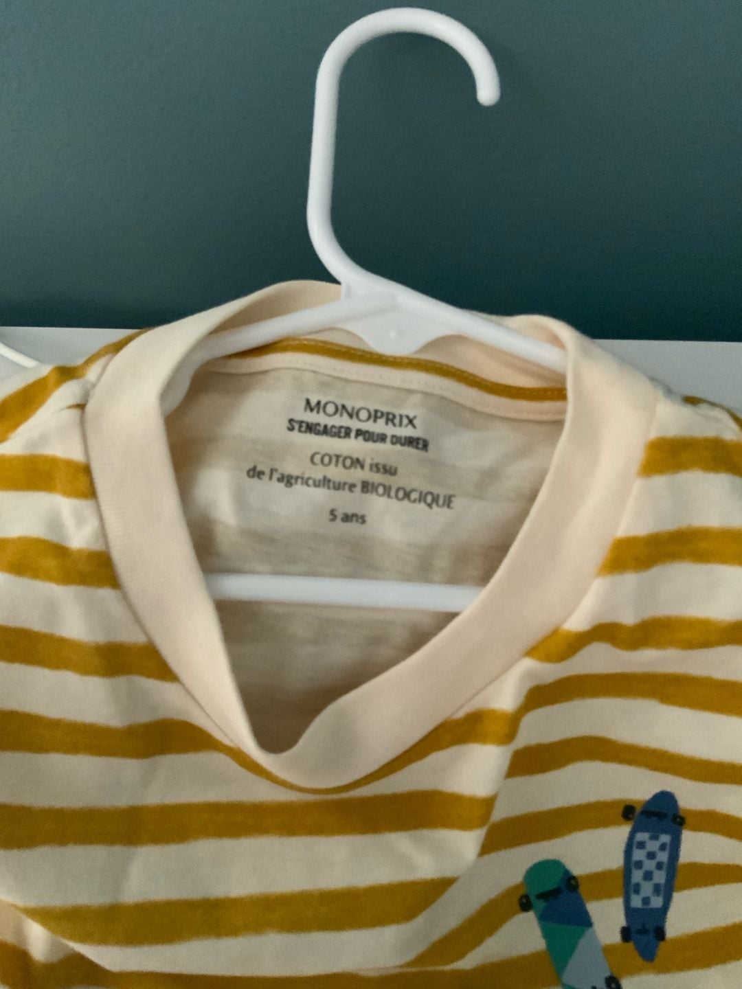 Monoprix Striped and White Skateboard NWOT Boys Size 5 Ans Sets 2