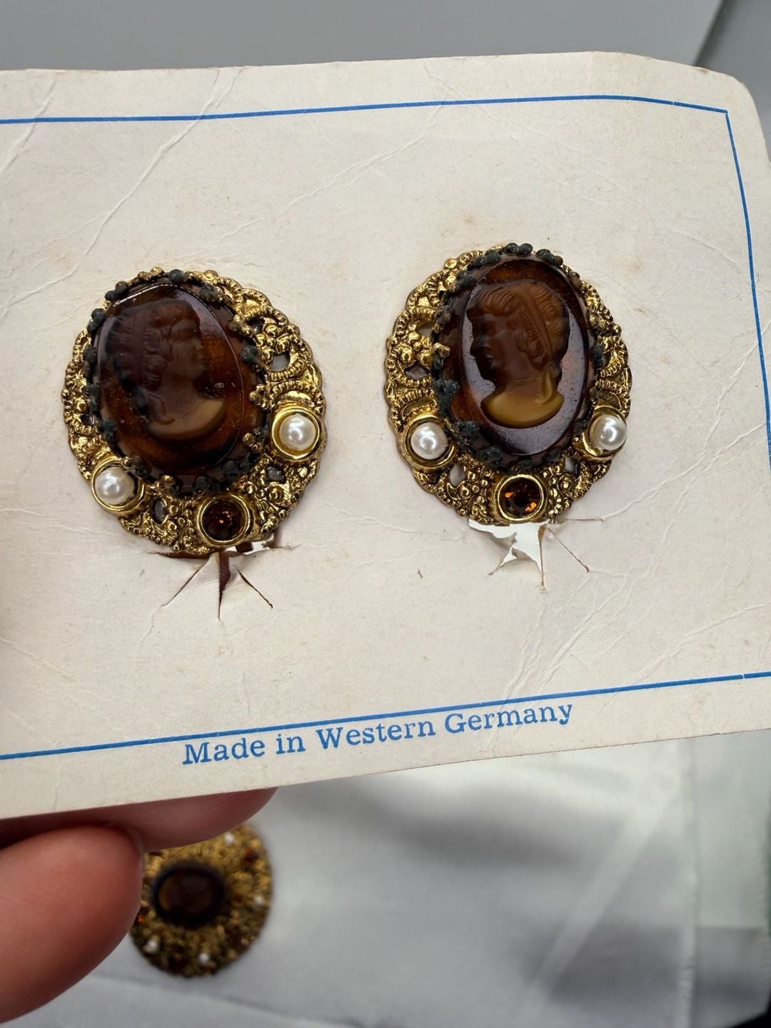 Vintage West Germany Cameo Brooch And Earrings Set 5