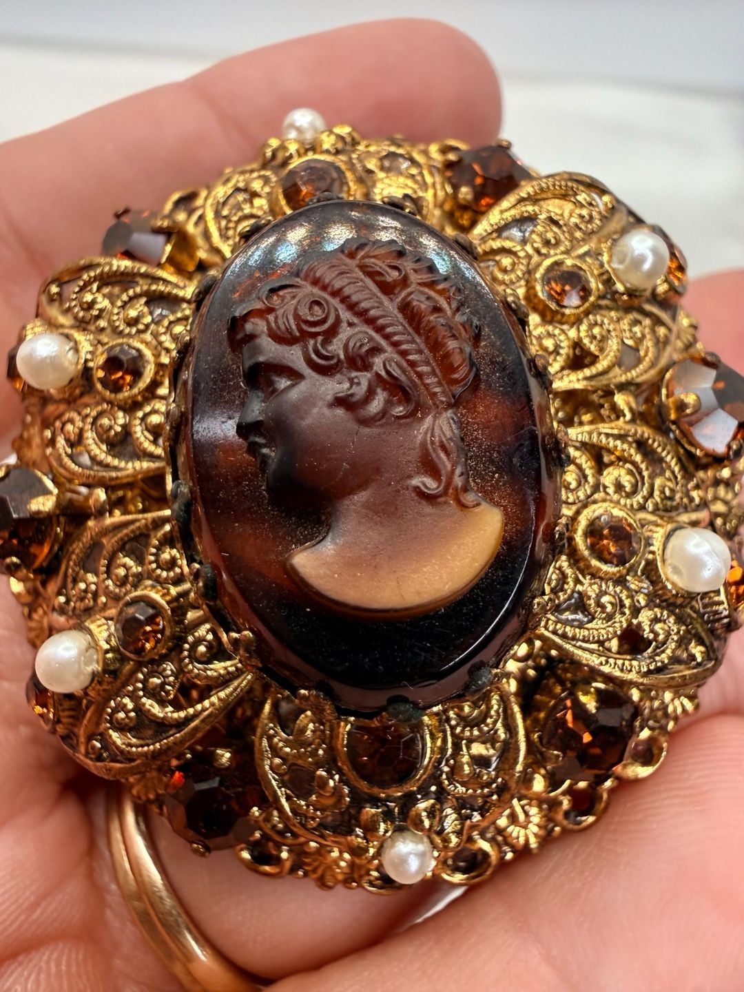 Vintage West Germany Cameo Brooch And Earrings Set 8