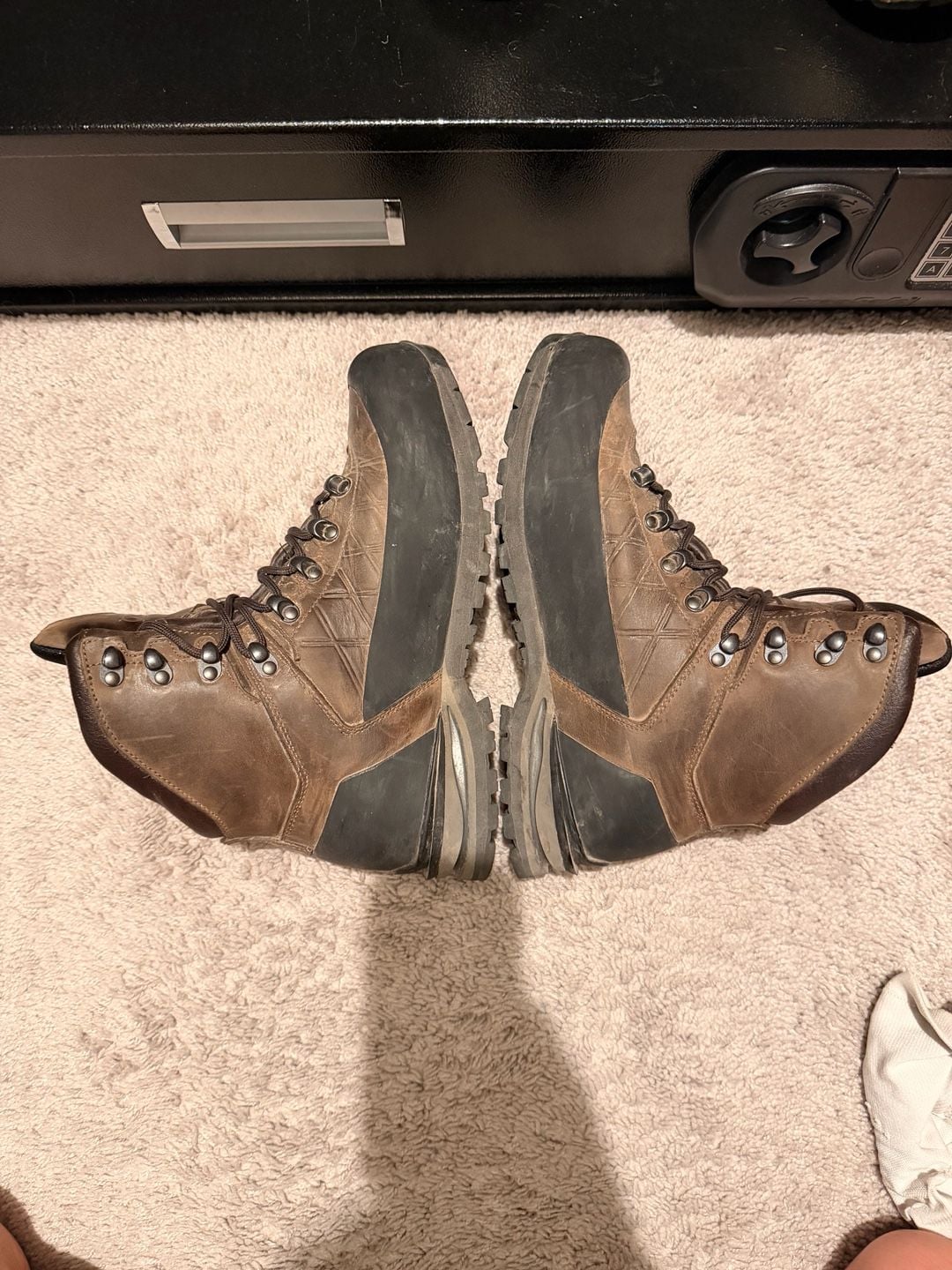 Cabelas Instinct Mountain Hiker Boots Brown Leather Waterproof 6