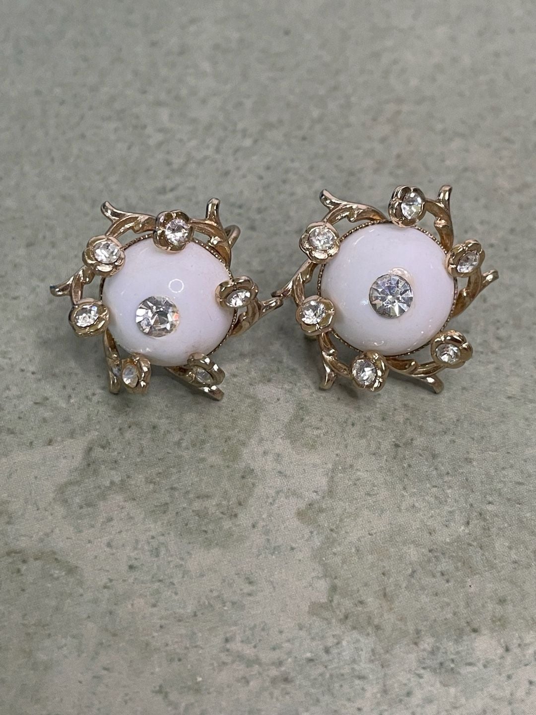 Vintage Coro Moonglow Lucite Rhinestone Screw-Back Earrings 2