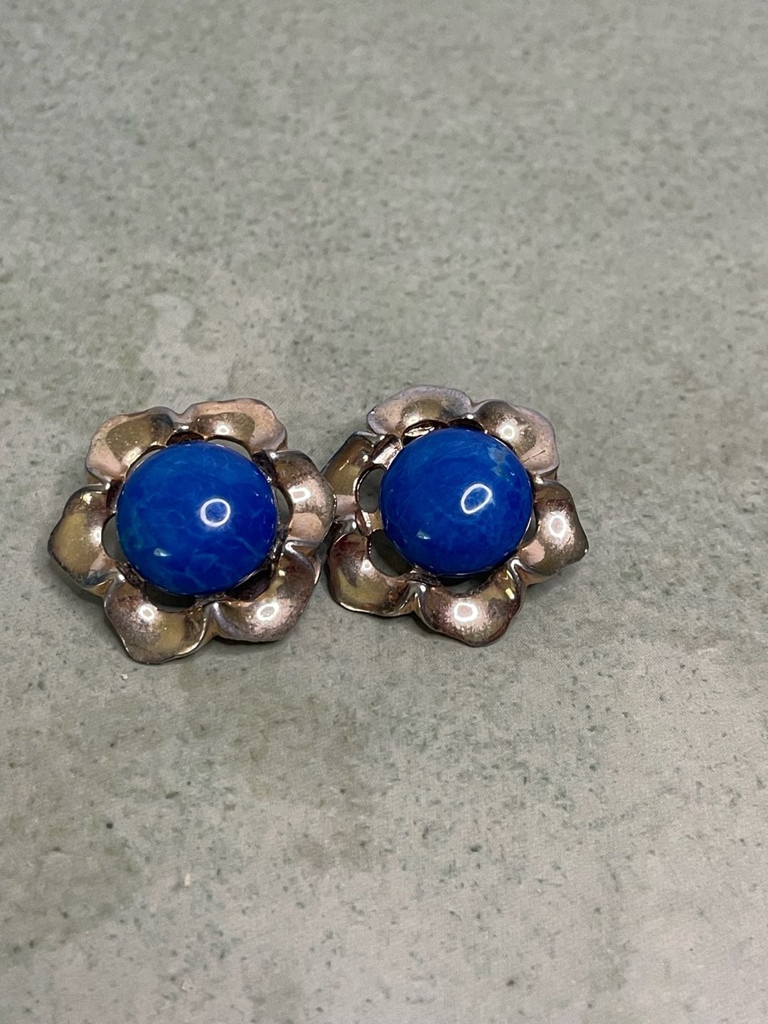 Vintage Flower Clip-On Earrings Blue Cabochon Gold Tone 6