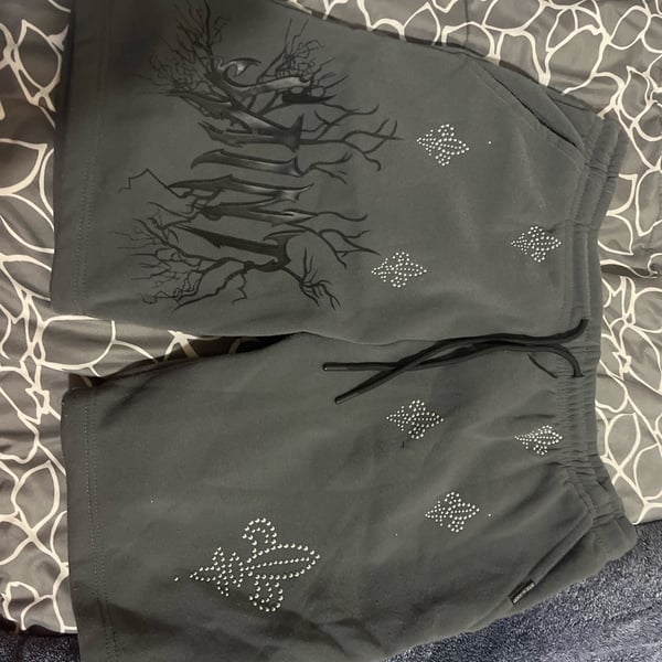Brooklyn Laundry Sweat Shorts Size L Gray Rhinestone Graphic Fleece