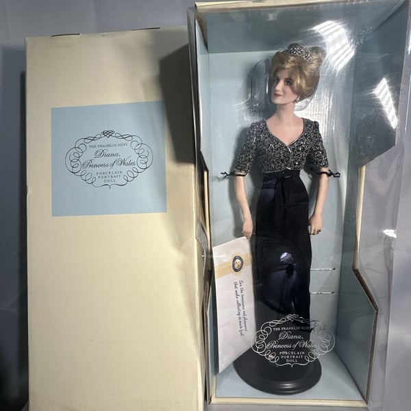 The Franklin Mint Diana The People's Princess Portrait Doll cocktail Dress purse
