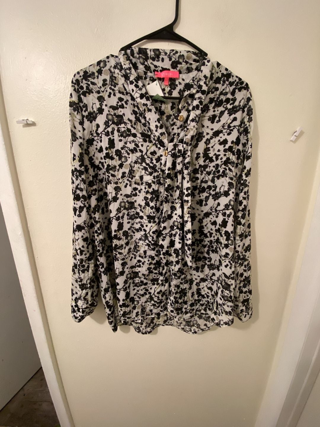 Xtaren Floral Blouse Size L Black White Tie Neck 2