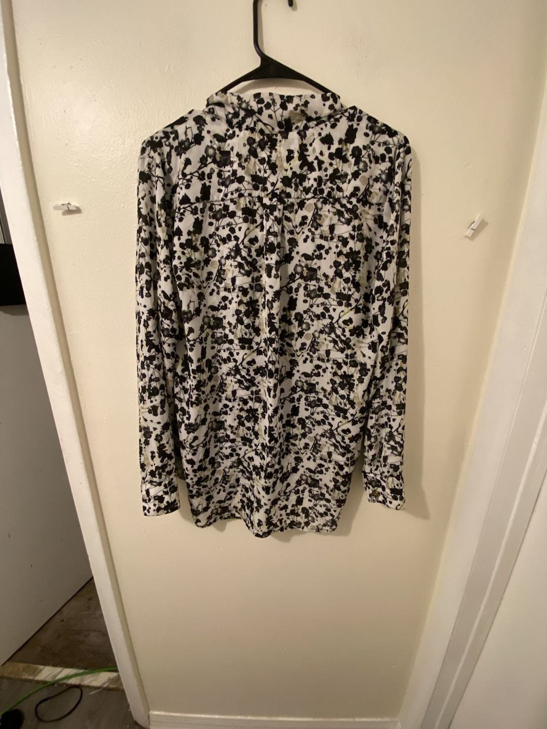 Xtaren Floral Blouse Size L Black White Tie Neck 4