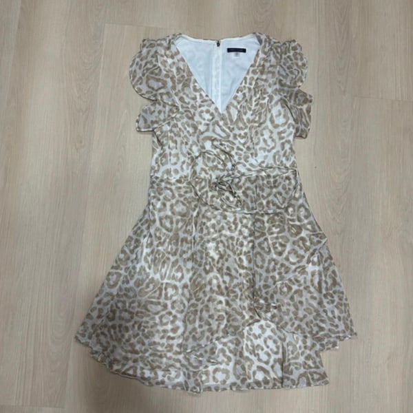 Tommy Hilfiger Leopard Ruffle Dress Size 10 White Brown Mini V-Neck