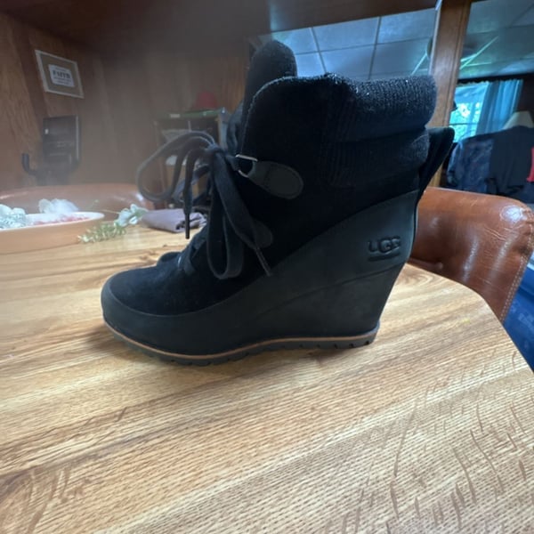 UGG Valory Wedge Boots Size 9 Black Waterproof Suede