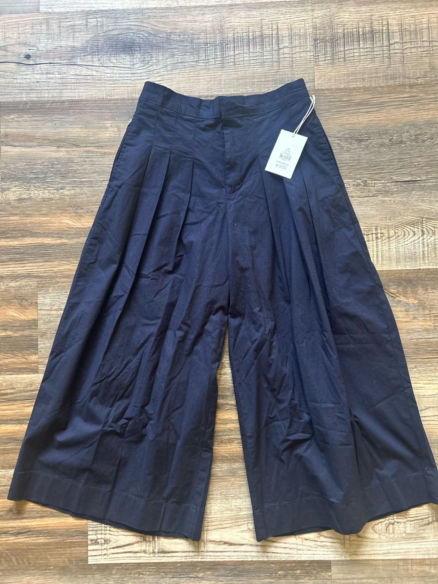 Free Assembly High Rise Wide Leg Pleated Culotte Pants Size XS Navy 2
