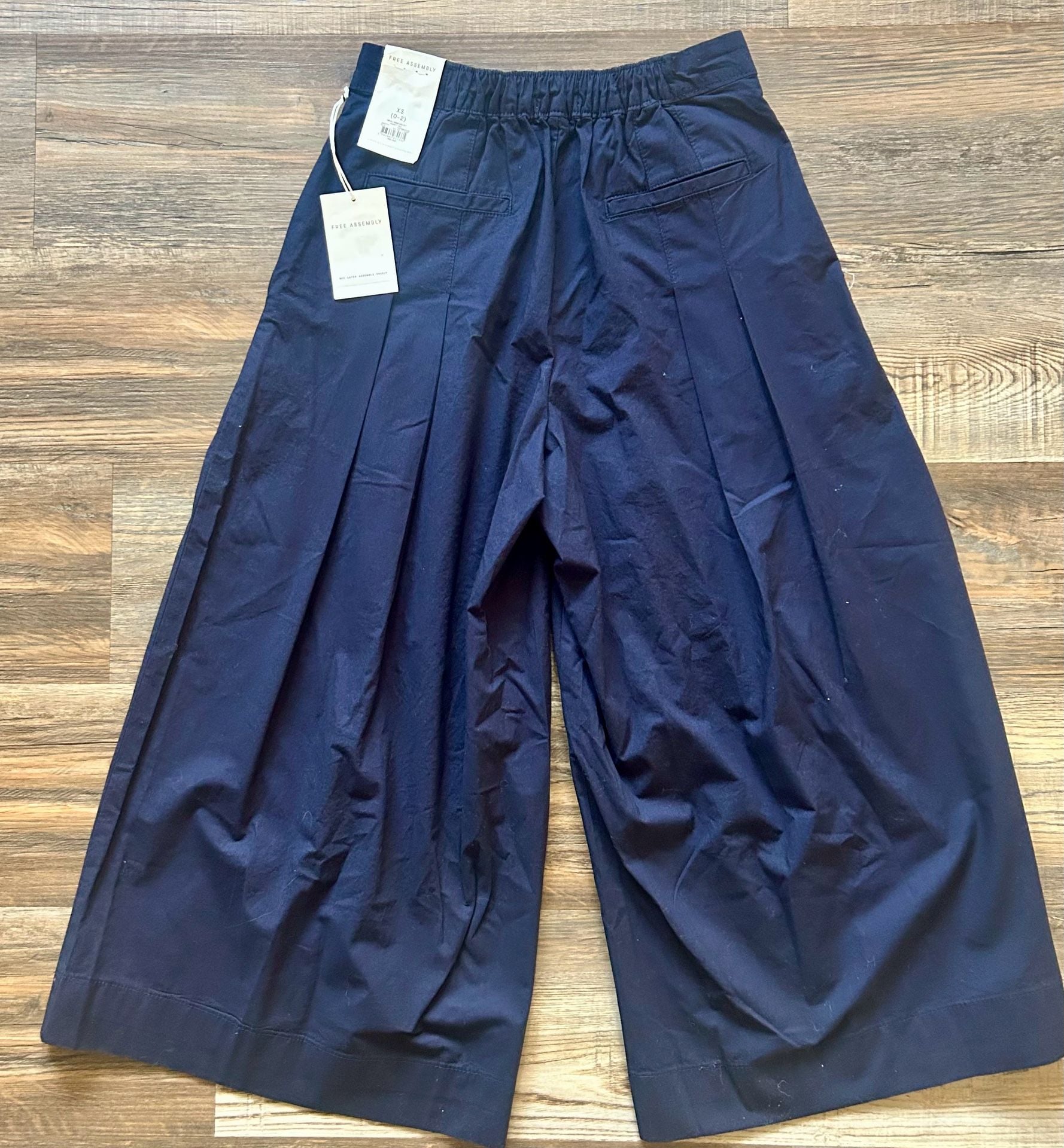 Free Assembly High Rise Wide Leg Pleated Culotte Pants Size XS Navy 5