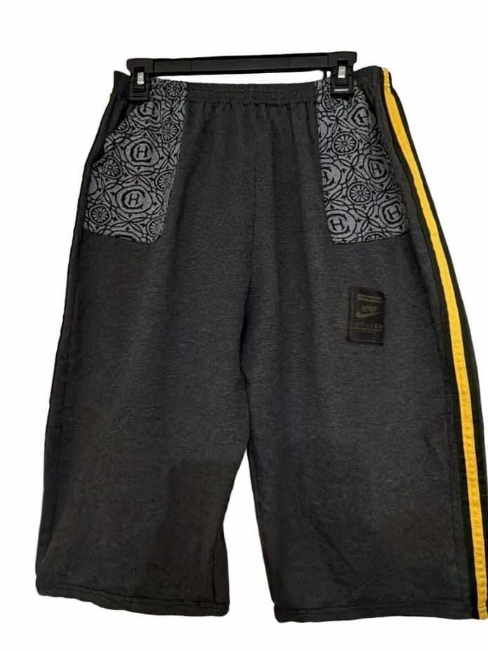 Nike Sweat Shorts Grey Yellow Stripe Patterned Pockets 2