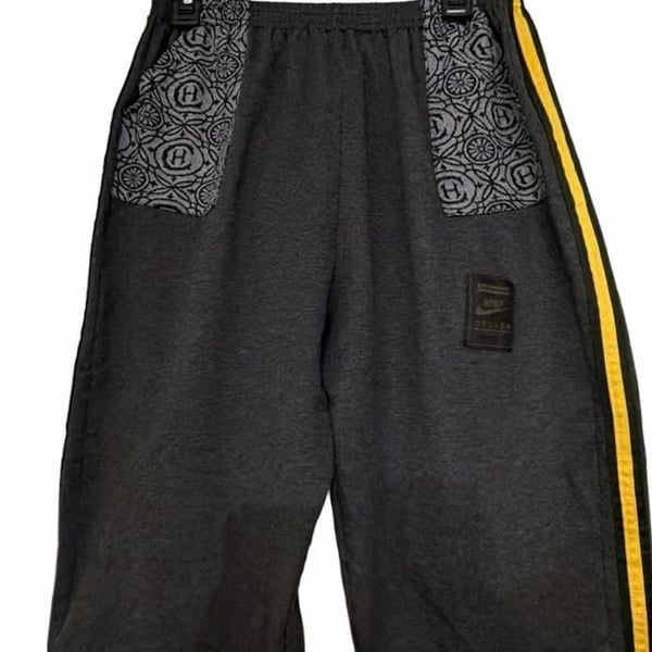 Nike Sweat Shorts Grey Yellow Stripe Patterned Pockets