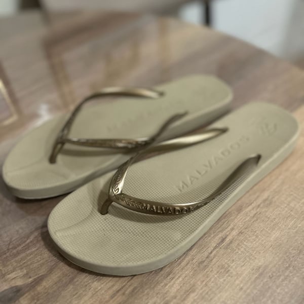 Malvados Playa Flip Flop Size 9/10 Gold Tequila Sunrise Sandals