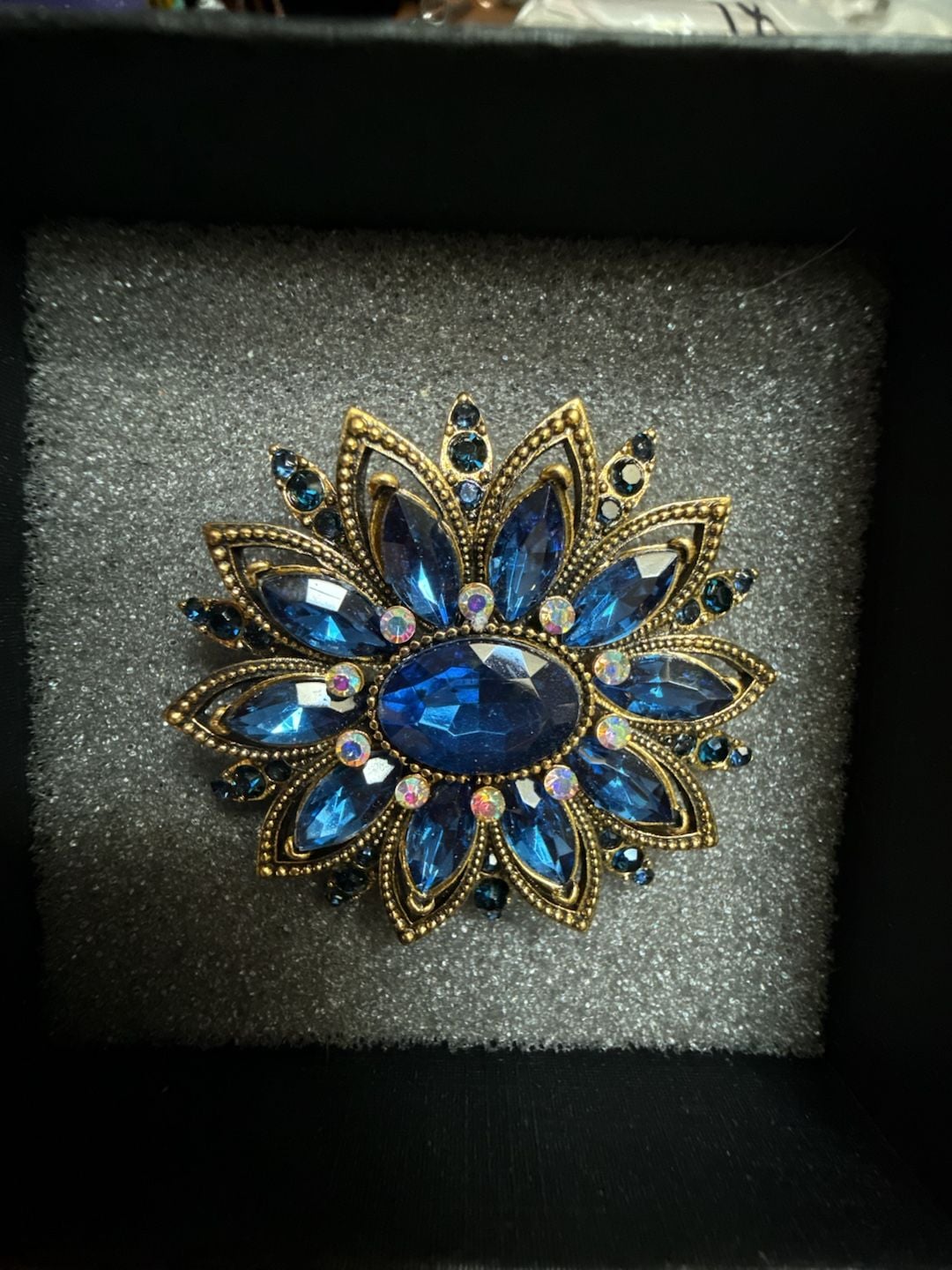 Vintage Style Blue Rhinestone Flower Brooch Gold Tone Pin 2